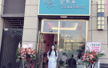 江西省贛州市章貢區(qū)張女士翌芙萊門(mén)店開(kāi)業(yè)大吉