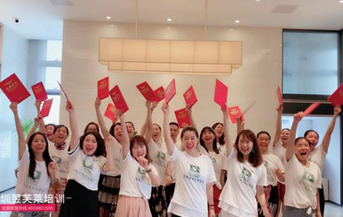 淚聚是緣。愛(ài)心成就翌芙萊，我們圓滿畢業(yè)啦！